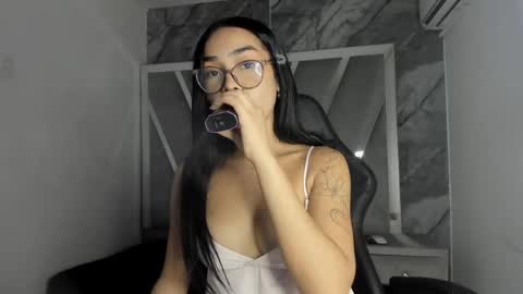 Snapshot of mia_petiteht chatting on 27, 5, 2026 mia_petiteht online show from 27, 5, 2026