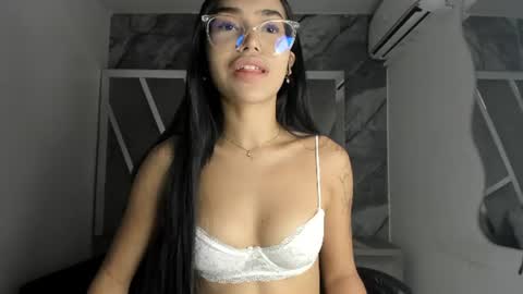 Snapshot of mia_petiteht chatting on 1, 7, 2026 mia_petiteht online show from 1, 7, 2026
