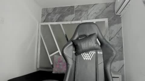 Snapshot of mia_petiteht chatting on 3, 8, 2026 mia_petiteht online show from 3, 8, 2026