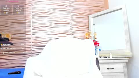 Snapshot of mia_pineda chatting on 25, 12, 2024 Mariana online show from 25, 12, 2024