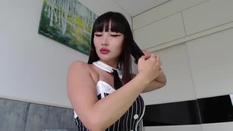 Mia Rie online show from 25, 7, 2026