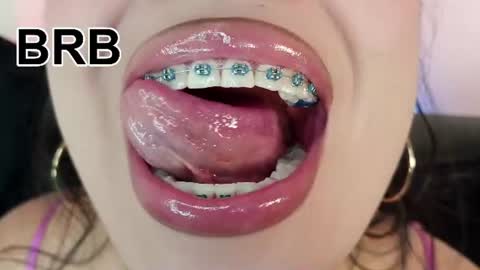 Mia online show from 8, 7, 2026