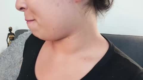 Snapshot of mia_roux13 chatting on 25, 9, 2025 Mia Roux online show from 25, 9, 2025