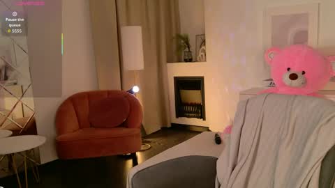 Mia online show from 8, 5, 2026