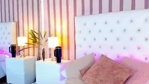 Snapshot of mia_stones_ chatting on 9, 7, 2026 Mia Stones online show from 9, 7, 2026