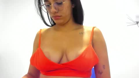 Mia  and  Devin  online show from 17, 9, 2025