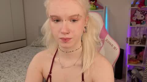 Snapshot of mia_waterlily chatting on 13, 3, 2026 Mia online show from 13, 3, 2026