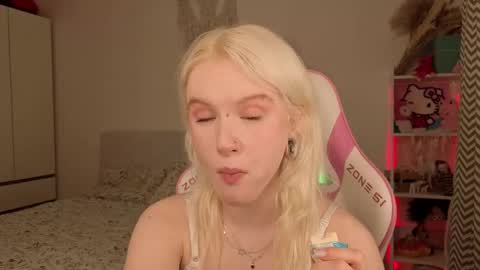 Snapshot of mia_waterlily chatting on 17, 3, 2026 Mia online show from 17, 3, 2026