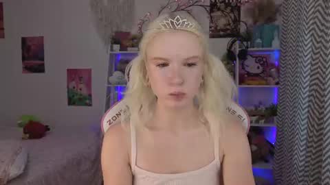 Snapshot of mia_waterlily chatting on 28, 6, 2026 Mia online show from 28, 6, 2026