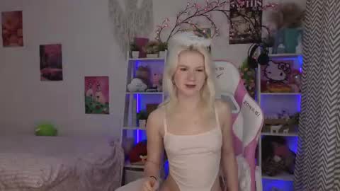 Snapshot of mia_waterlily chatting on 2, 7, 2026 Mia online show from 2, 7, 2026