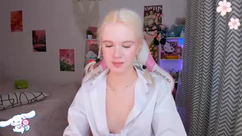 Snapshot of mia_waterlily chatting on 21, 7, 2026 Mia online show from 21, 7, 2026