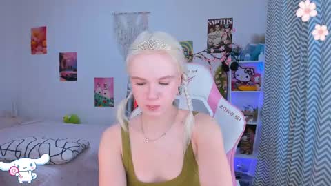 Snapshot of mia_waterlily chatting on 23, 7, 2026 Mia online show from 23, 7, 2026