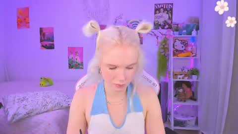 Snapshot of mia_waterlily chatting on 2, 8, 2026 Mia online show from 2, 8, 2026