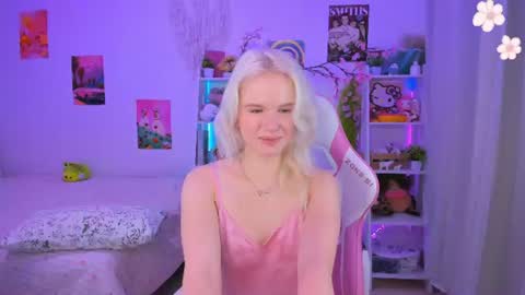 Snapshot of mia_waterlily chatting on 4, 8, 2026 Mia online show from 4, 8, 2026
