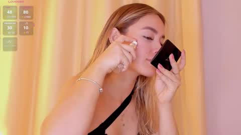 Mia White  online show from 16, 12, 2025