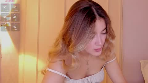 Mia White  online show from 25, 4, 2026