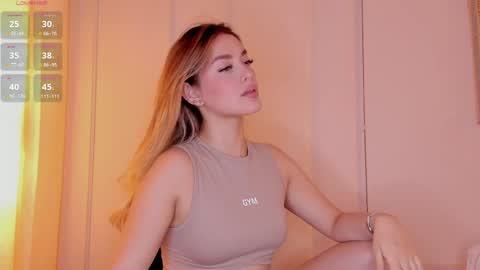 Mia White  online show from 29, 4, 2026