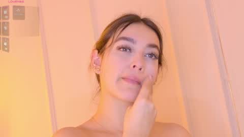 Mia White  online show from 6, 5, 2026