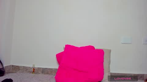 Snapshot of mia_xxx__ chatting on 24, 12, 2024 MIA INDEPENDENT MODEL online show from 24, 12, 2024