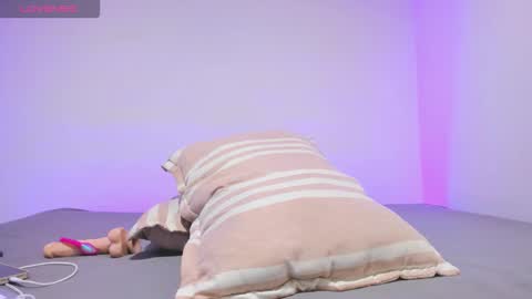 Snapshot of mia_xxx__ chatting on 10, 1, 2026 MIA INDEPENDENT MODEL online show from 10, 1, 2026