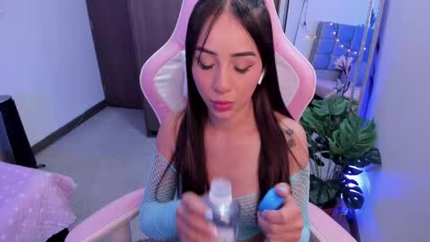 mia  nicolle online show from 19, 2, 2025