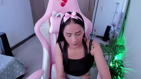 mia  nicolle online show from 3, 3, 2025