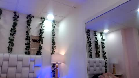 Mia online show from 6, 6, 2026