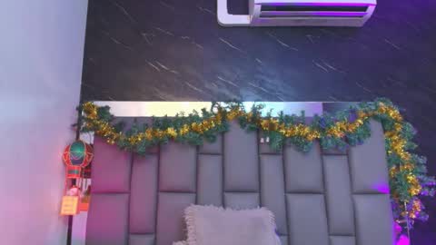 Mia online show from 4, 12, 2025