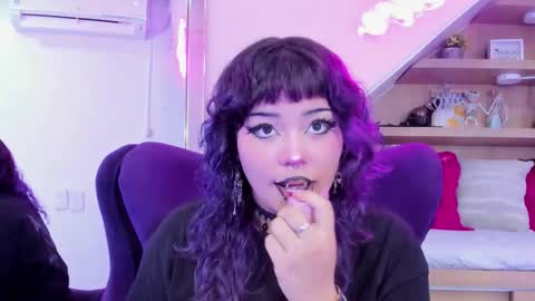 Mia online show from 4, 11, 2025