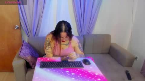 mia red hair molly short hair online show from 30, 4, 2026