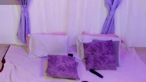 mia red hair molly short hair online show from 11, 6, 2026