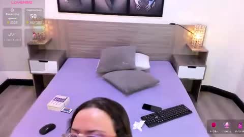 Snapshot of miaandmolly_ chatting on 22, 7, 2026 mia red hair molly short hair online show from 22, 7, 2026