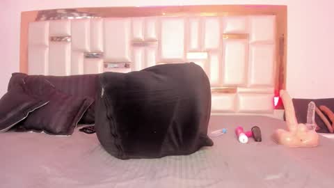 Mia  online show from 19, 2, 2025