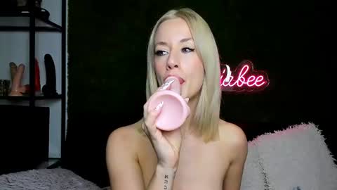 MiaBeeX online show from 16, 6, 2026