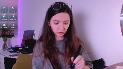 Snapshot of miabellee_ chatting on 23, 12, 2025 mia online show from 23, 12, 2025