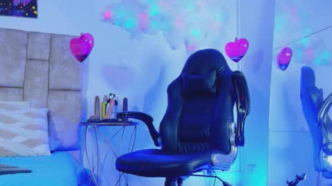 miablumm_ online show from 4, 3, 2026