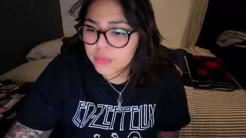 Mia online show from 3, 5, 2026