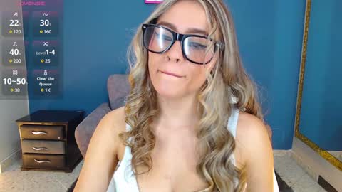 MiaCarper online show from 3, 1, 2025