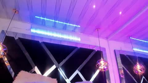 Mia online show from 11, 11, 2025