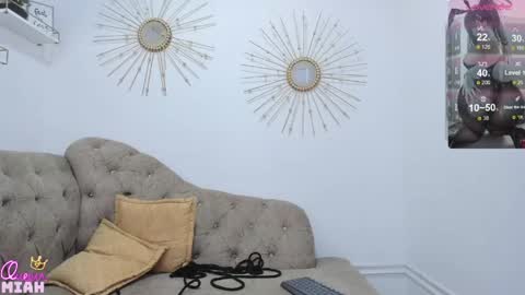 Miah Collins online show from 30, 4, 2026