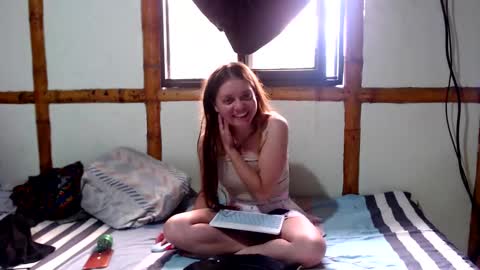 Snapshot of miahells chatting on 20, 10, 2025 Mia Sam online show from 20, 10, 2025