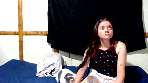 Snapshot of miahells chatting on 24, 10, 2025 Mia Sam online show from 24, 10, 2025