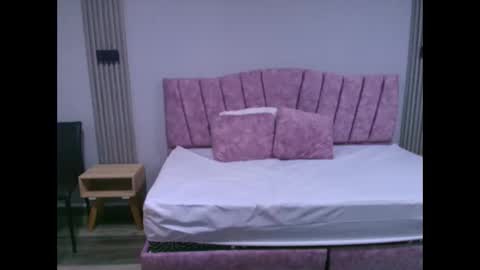 MIA HOTMEZ online show from 24, 9, 2025