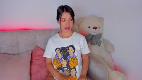 miakris1 online show from 8, 3, 2025