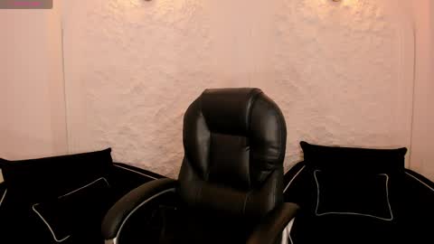 Call me Mia  online show from 29, 4, 2026