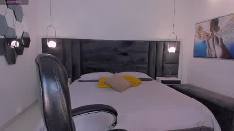 Snapshot of mialaurence_ chatting on 25, 6, 2026 Call me Mia online show from 25, 6, 2026