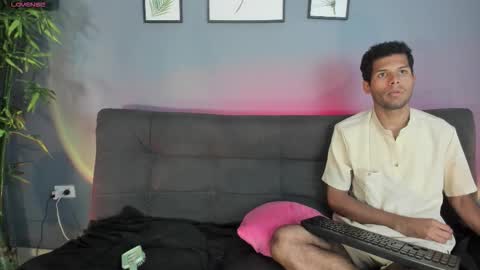 Mia online show from 8, 11, 2025