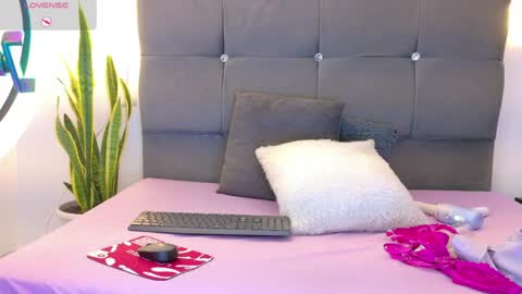 MIA online show from 8, 5, 2026