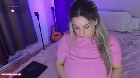 Snapshot of miamellyciousxx chatting on 15, 12, 2024 Mia Melly online show from 15, 12, 2024