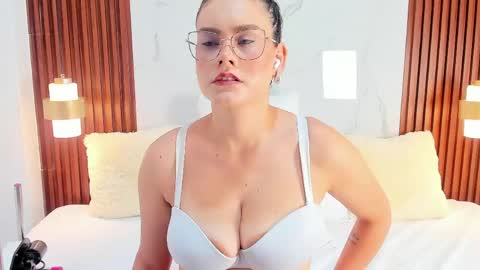 Mia  online show from 28, 5, 2026